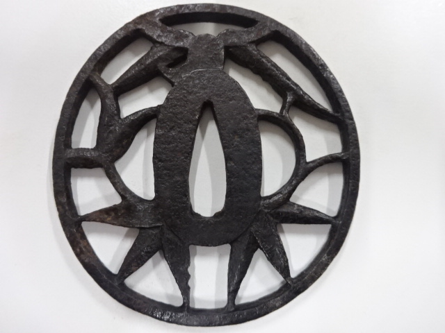 鉄地　笹紋　透かし　鍔